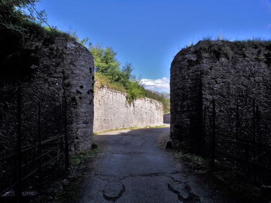 La strada di accesso al forte